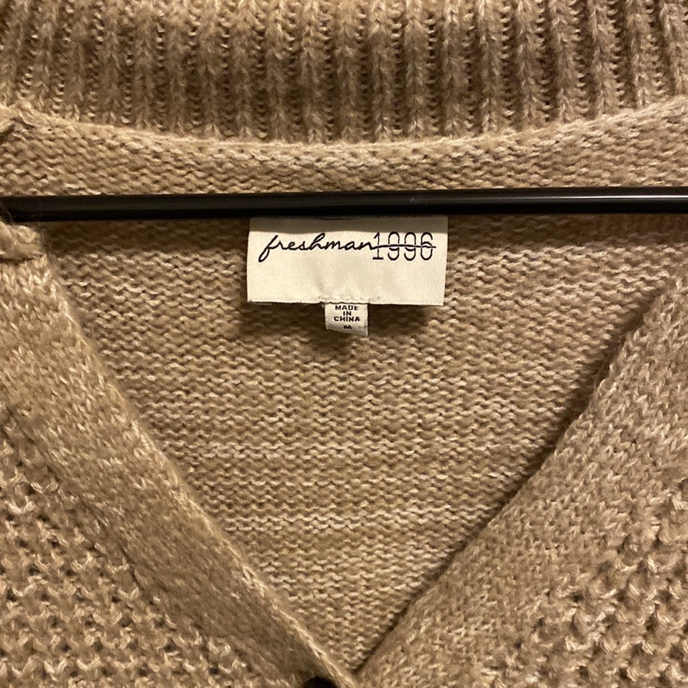 Woman’s Sweater - Picture 2 of 3